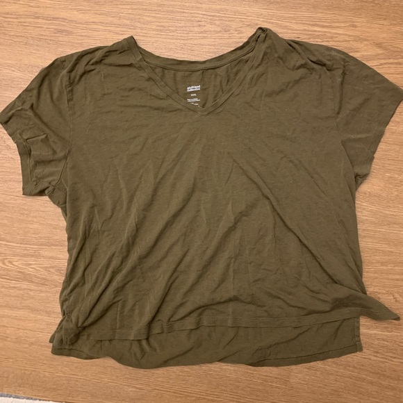 Bundle of 2 V-Neck Cropped Girlfriend Collective T-shirts - Picture 3 of 4